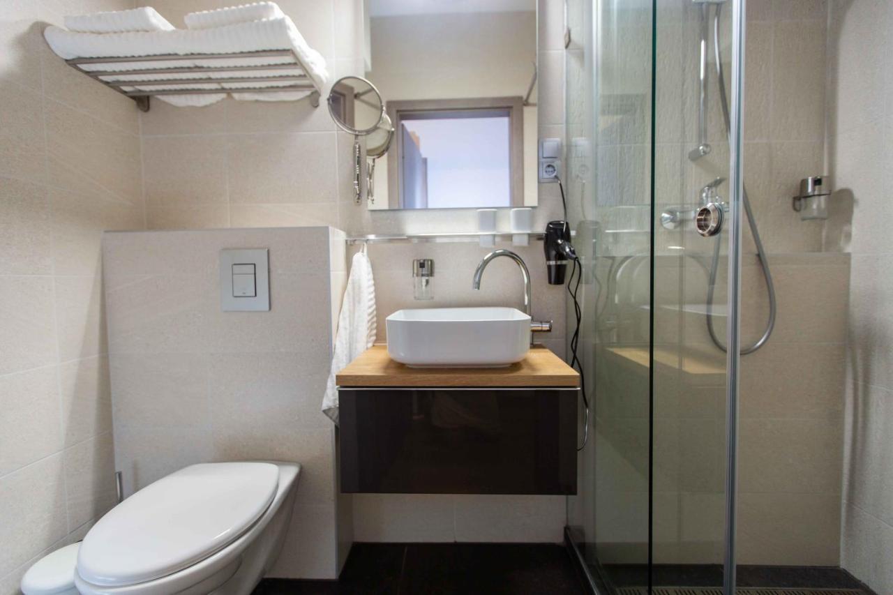 Premium Rooms By Hi5 - Style At The Comedy Theater Budapeşte Dış mekan fotoğraf