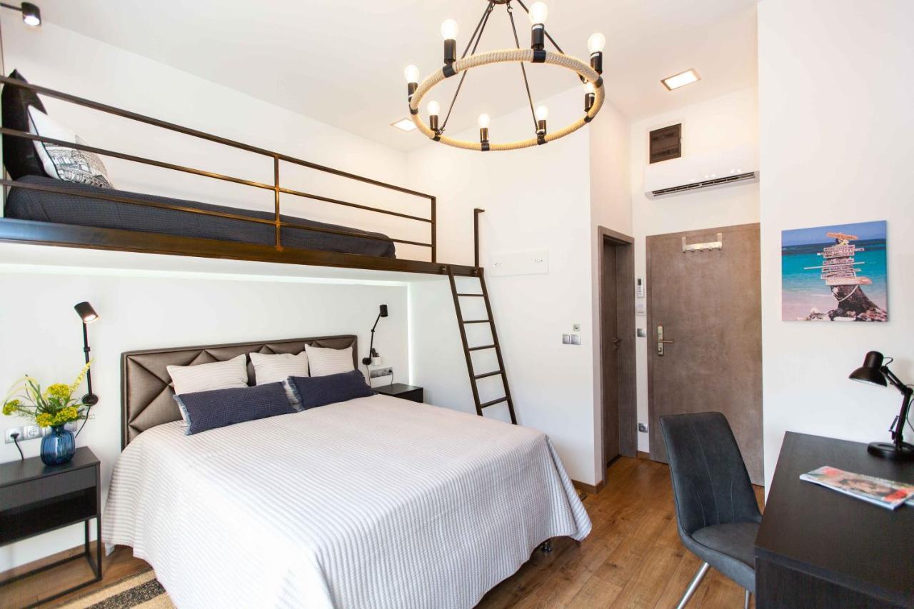Premium Rooms By Hi5 - Style At The Comedy Theater Budapeşte Dış mekan fotoğraf