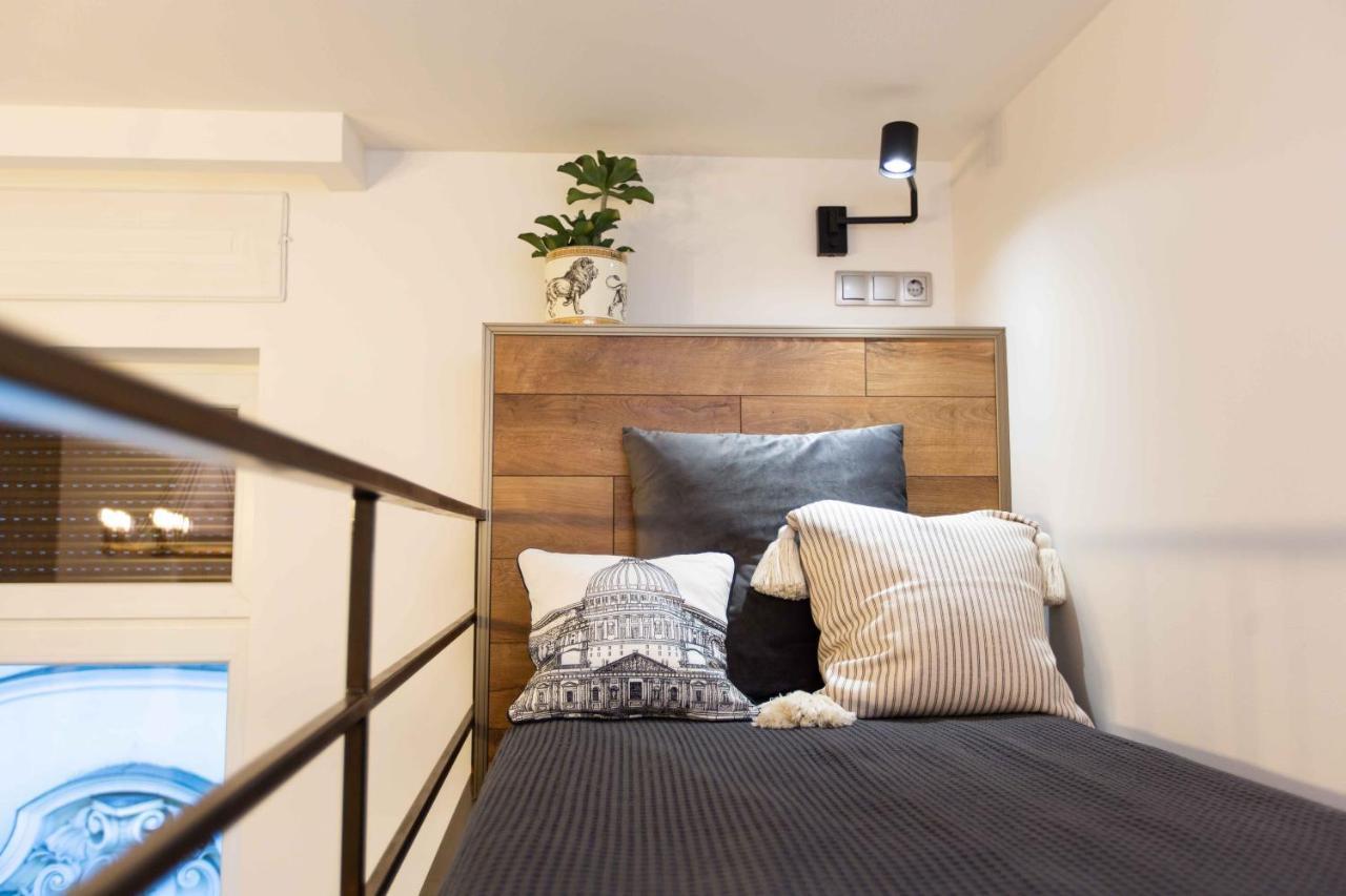 Premium Rooms By Hi5 - Style At The Comedy Theater Budapeşte Dış mekan fotoğraf